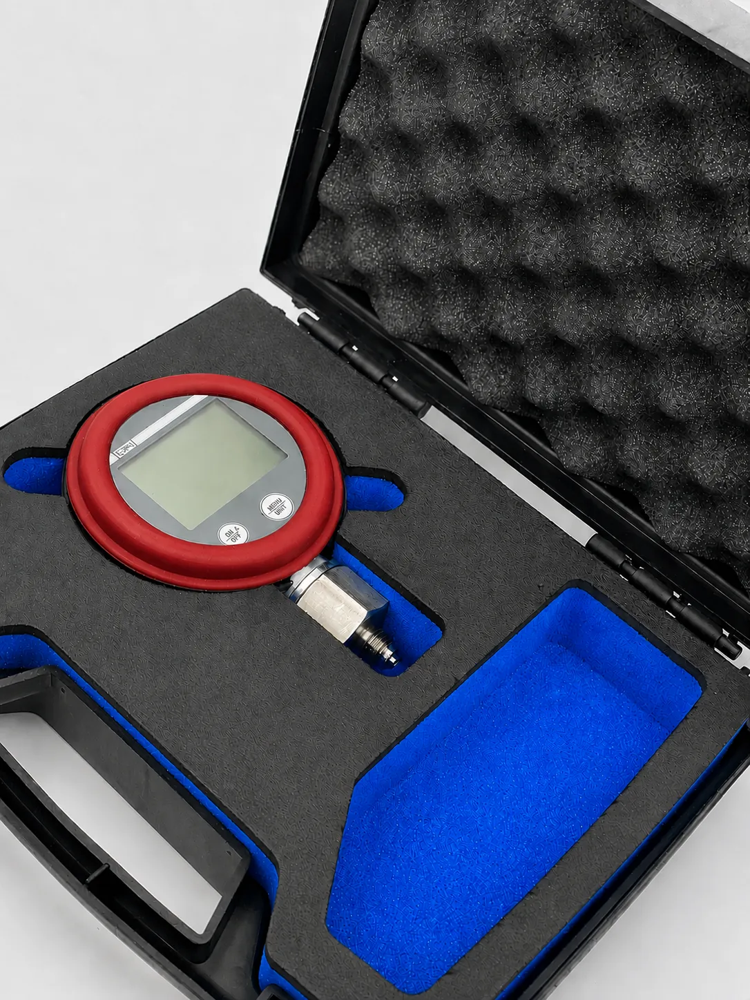 DM80 ML in its carry case: gauge in foam inlay with hose compartment